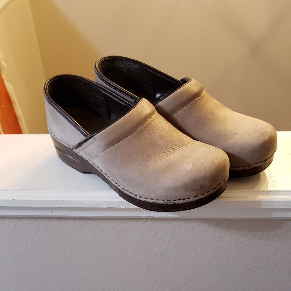 DANSKO, Womens Taupe Brushed Leather Clogs size 41 EUR 10.5 - 11 US
